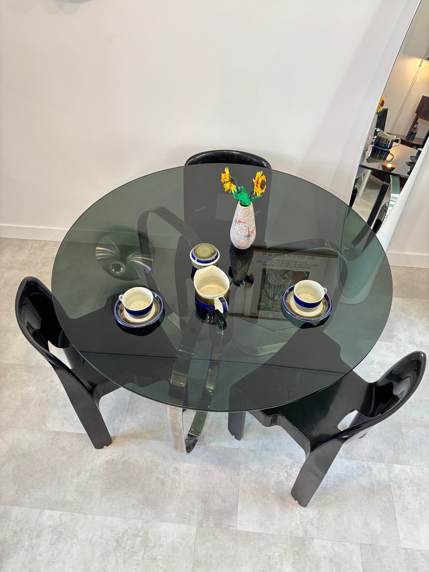 Table italienne verre fumé et métal