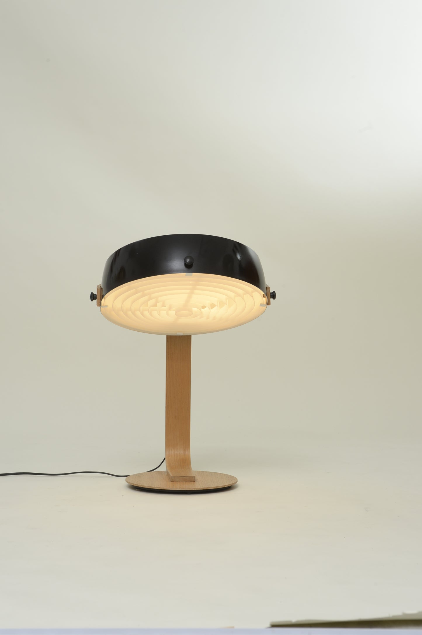 Lampe A Poser Design Suedois Bois